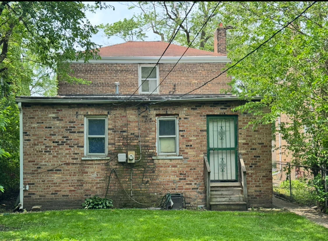 9151 S Perry Avenue Property Photo 2