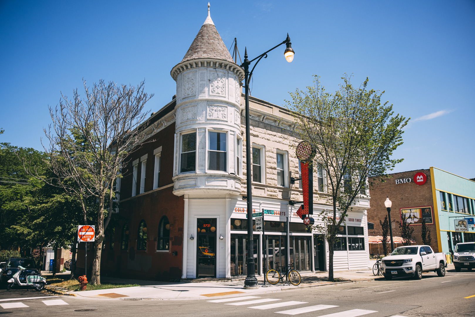 5721 N Clark Street Property Photo 1