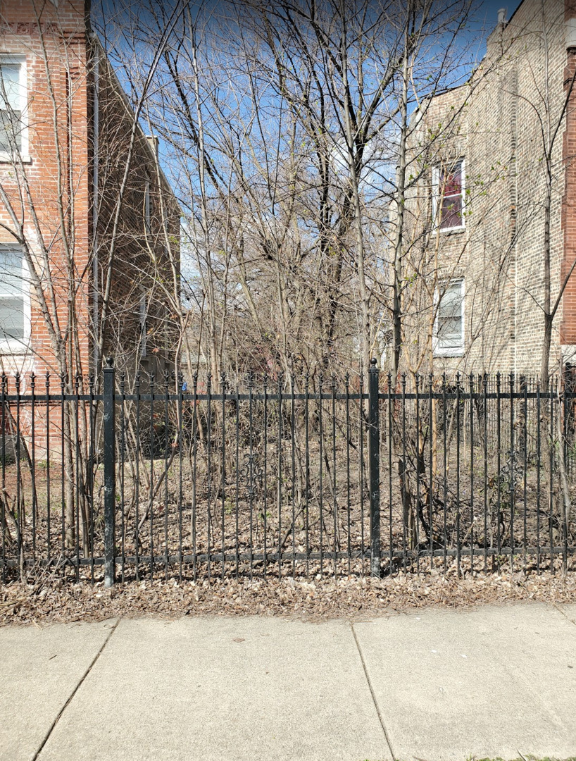1918 S Christiana Avenue Property Photo 3