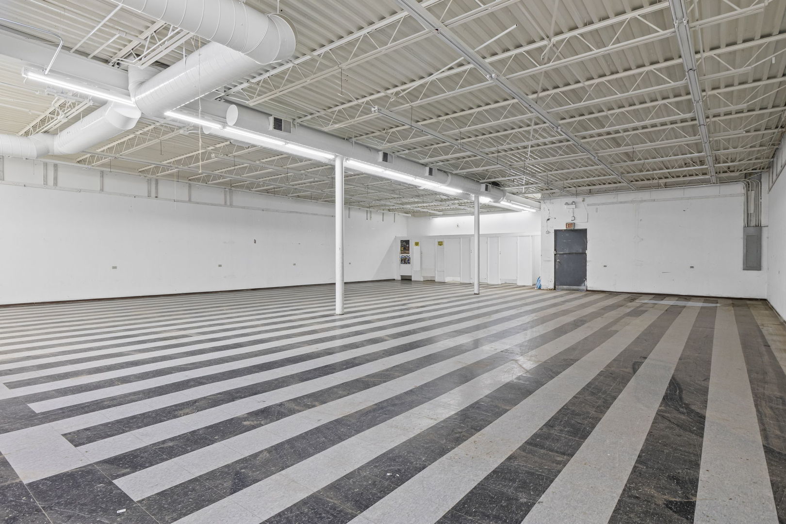 2833 W Cermak Road Property Photo 13