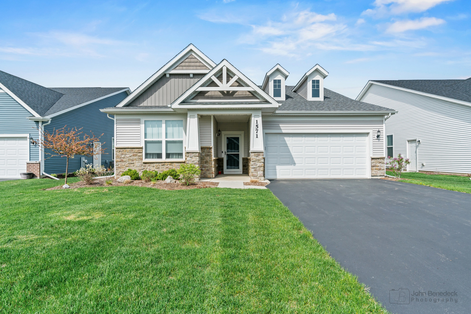 1571 Timberland Drive Property Photo 1