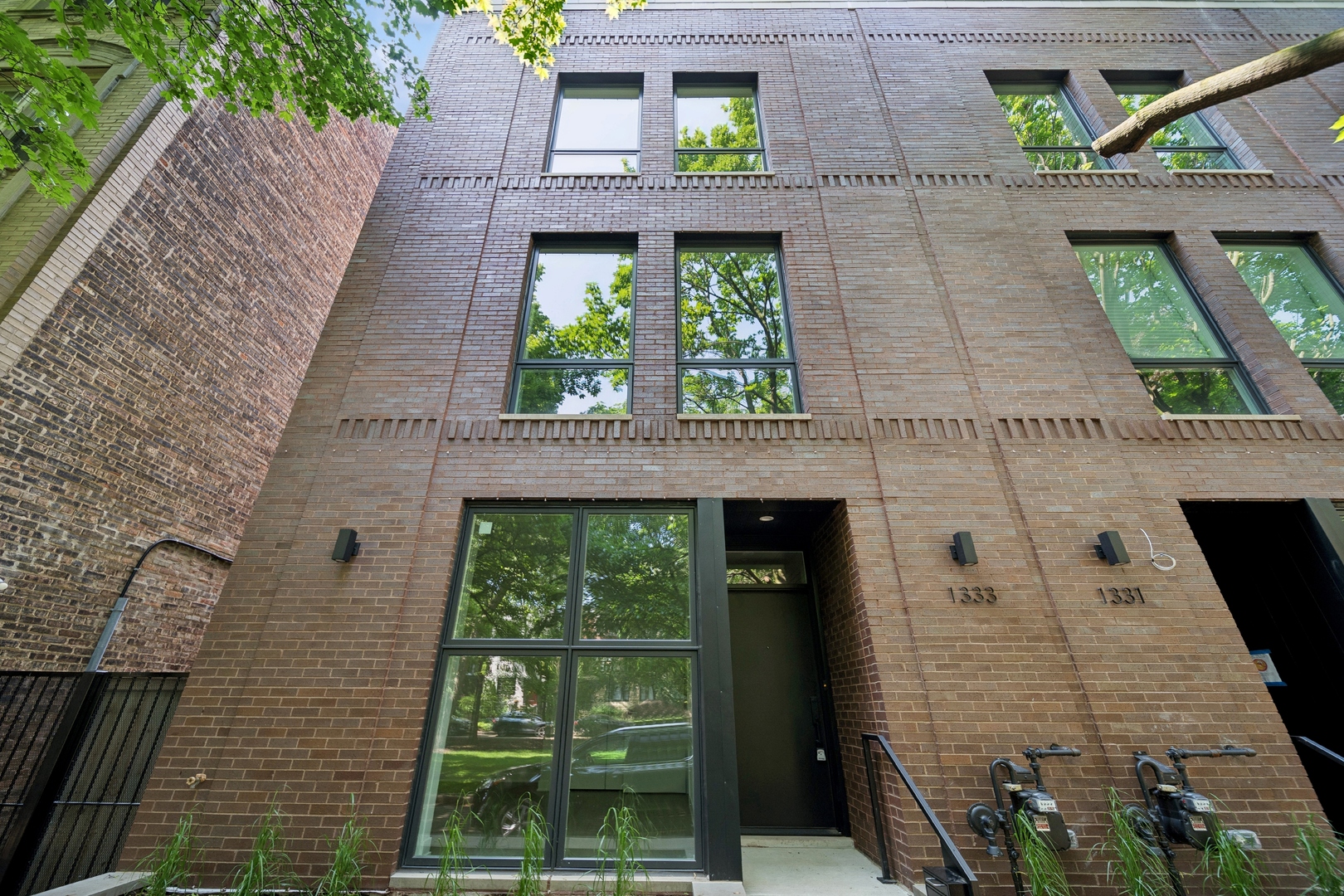 1333 E Madison Park Property Photo 1