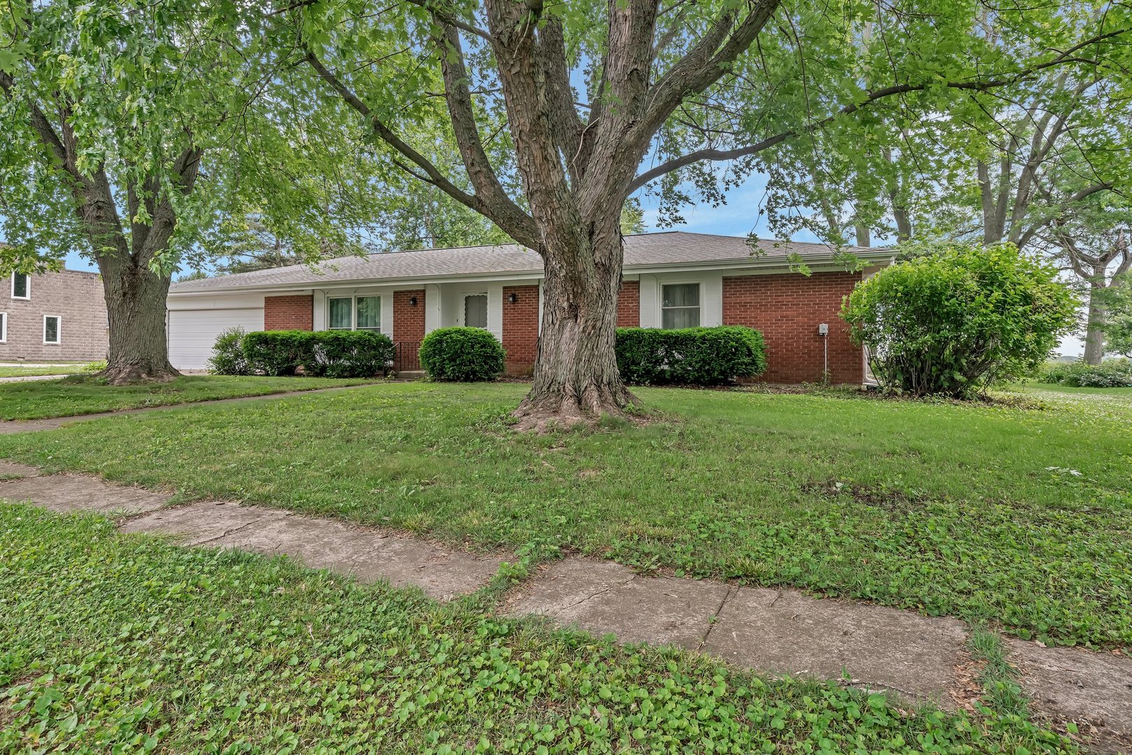 1635 N 4012th Road Property Photo 1