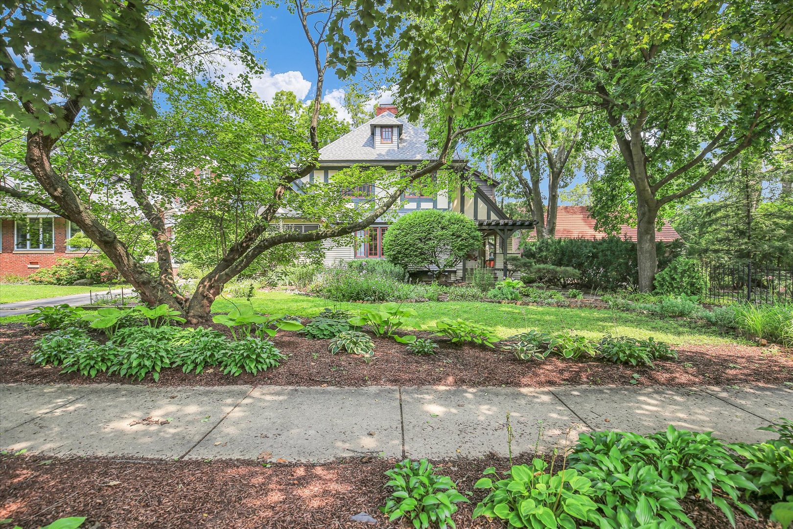 910 W Park Avenue Property Photo 1