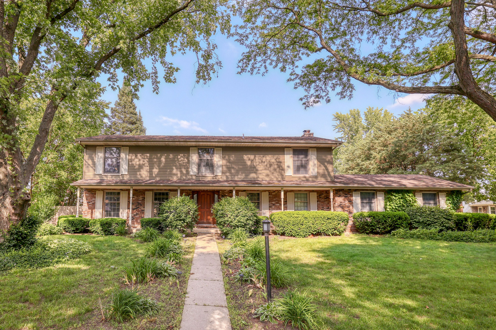 6S503 Bridlespur Drive Property Photo 1