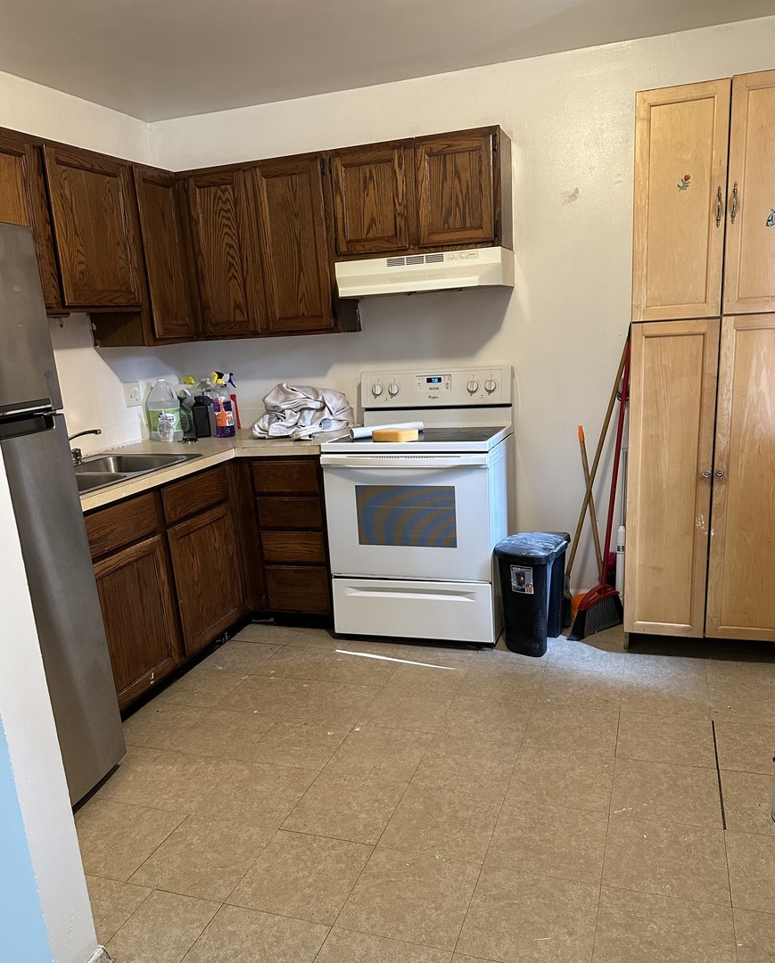 833 N Randall Road C3 Property Photo 2