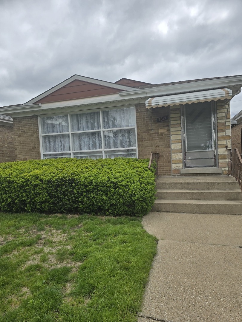 2615 N Menard Avenue Property Photo 1