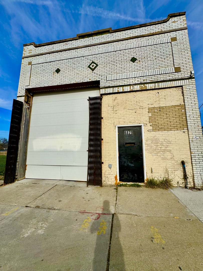 6829 S Ashland Avenue Property Photo 1