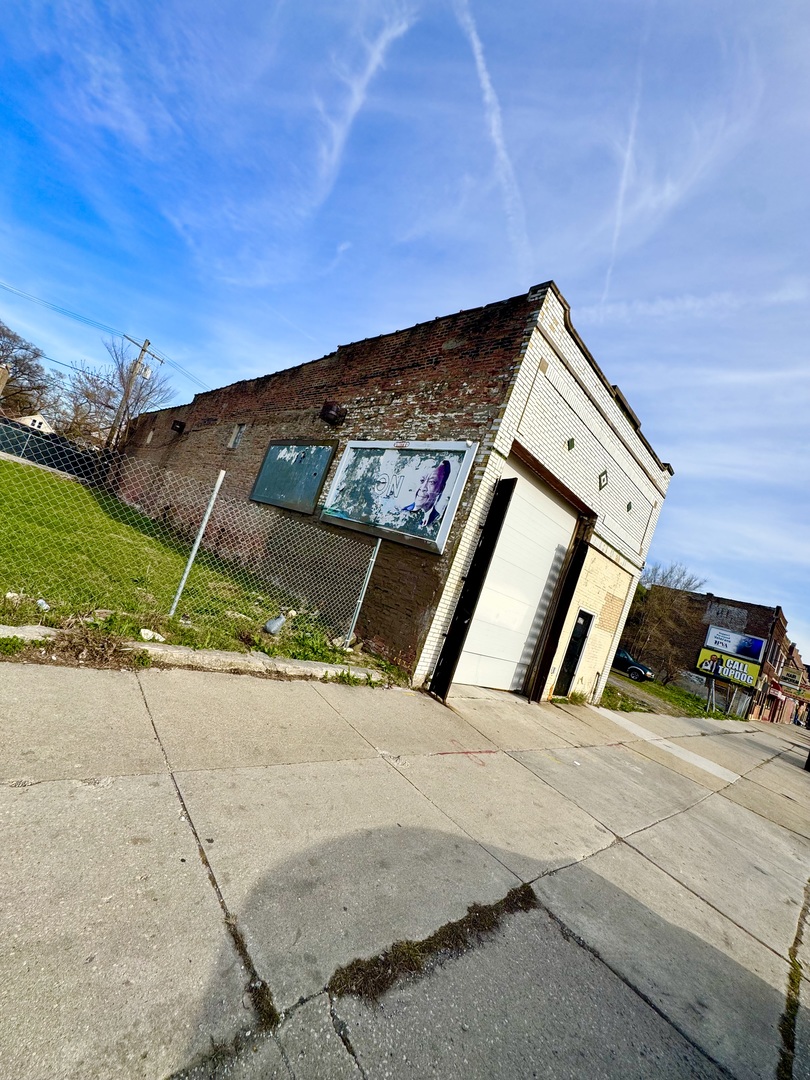 6829 S Ashland Avenue Property Photo 2