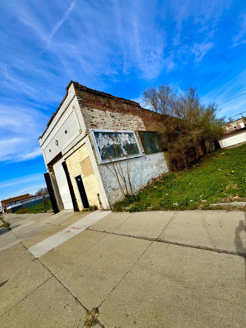 6829 S Ashland Avenue Property Photo 3