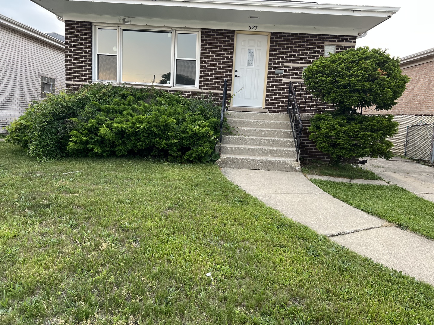 327 Marquette Avenue Property Photo 1