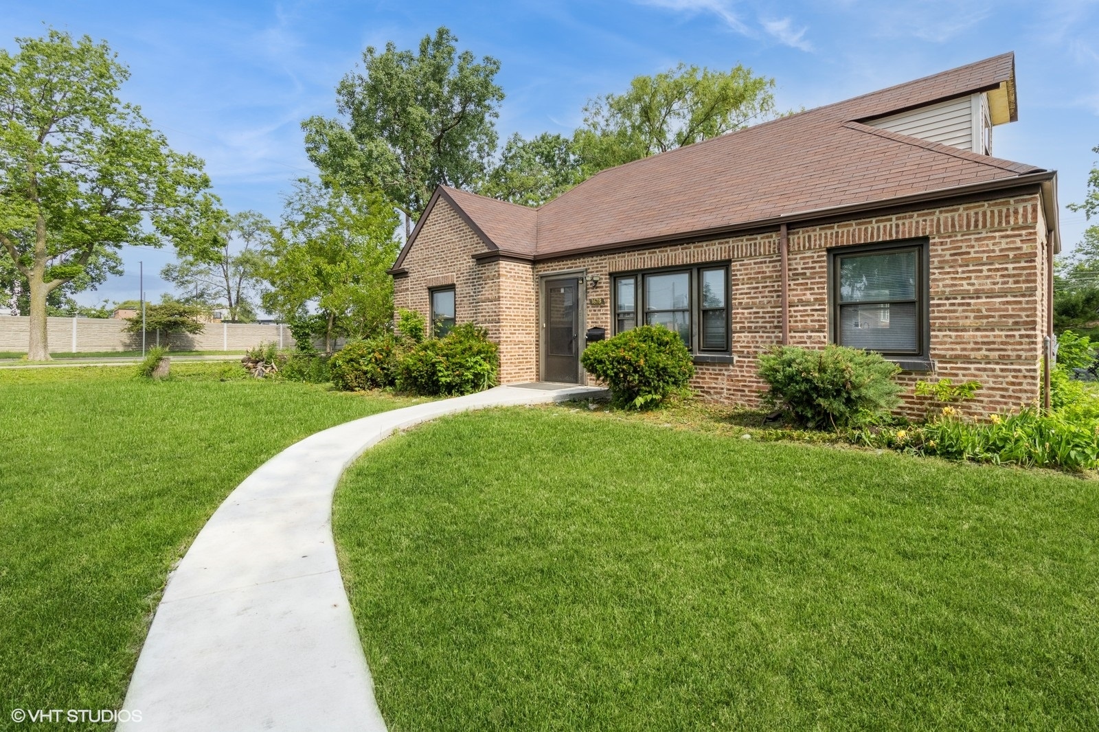 1678 Pratt Avenue Property Photo 1