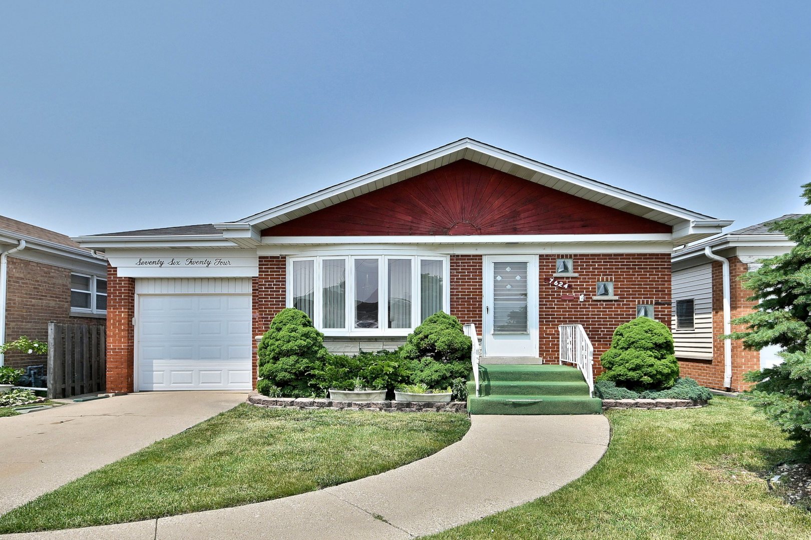 7624 W Ainslie Street Property Photo 1