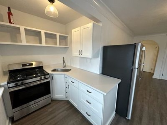 1002 E State Street Property Photo 14