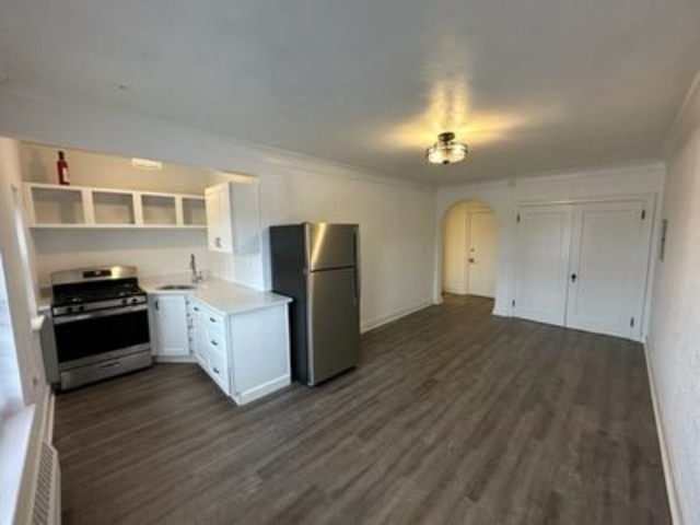 1002 E State Street Property Photo 16