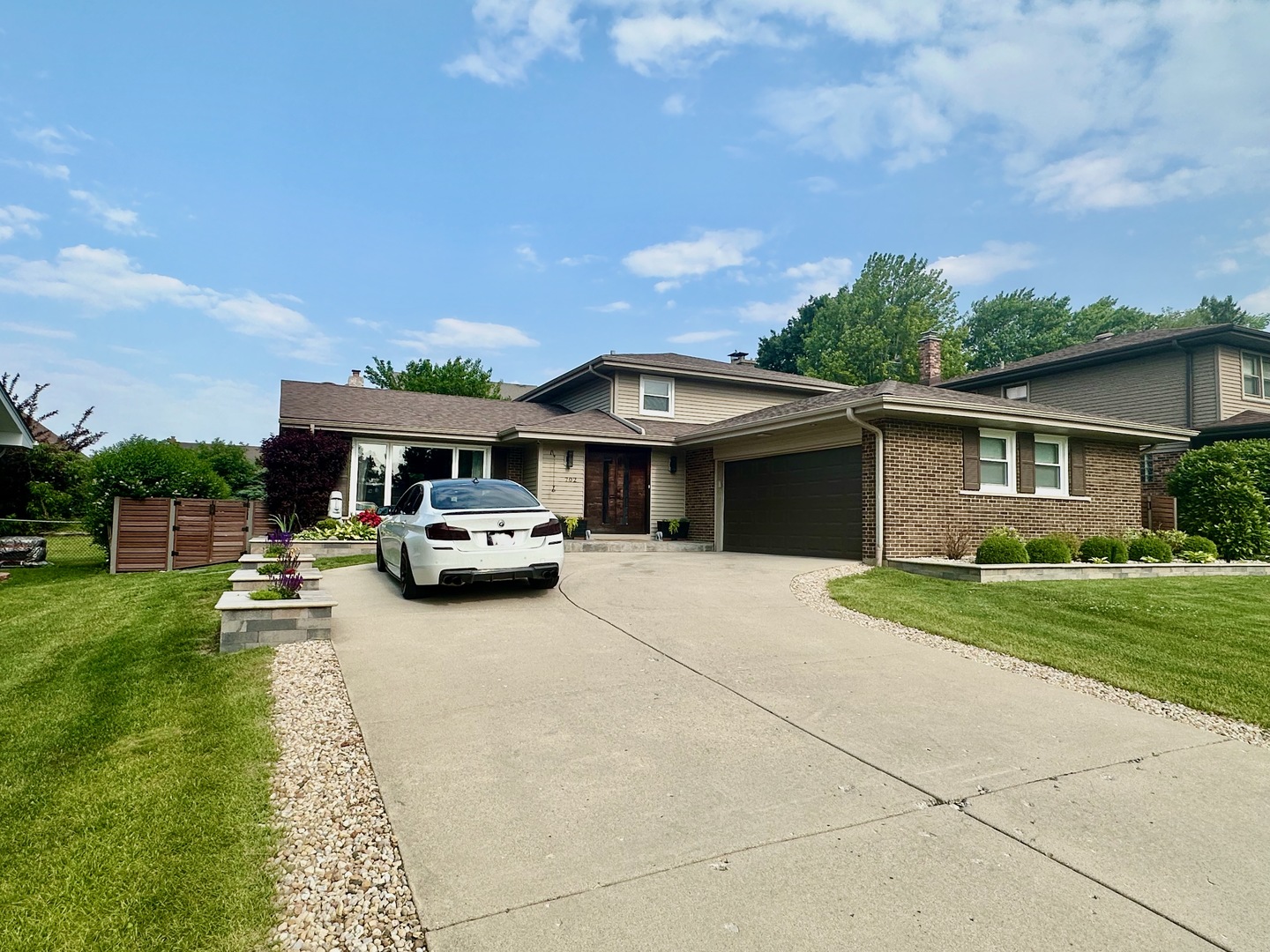 702 Huntington Lane Property Photo 1