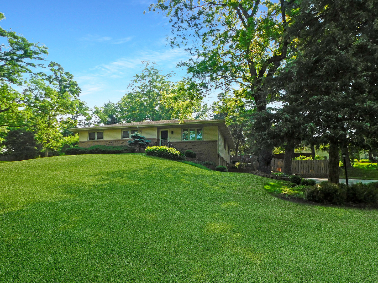 10282 Ray Drive Property Photo 1
