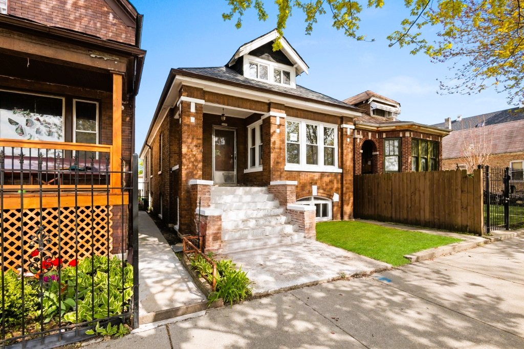 5407 S Justine Street Property Photo 1