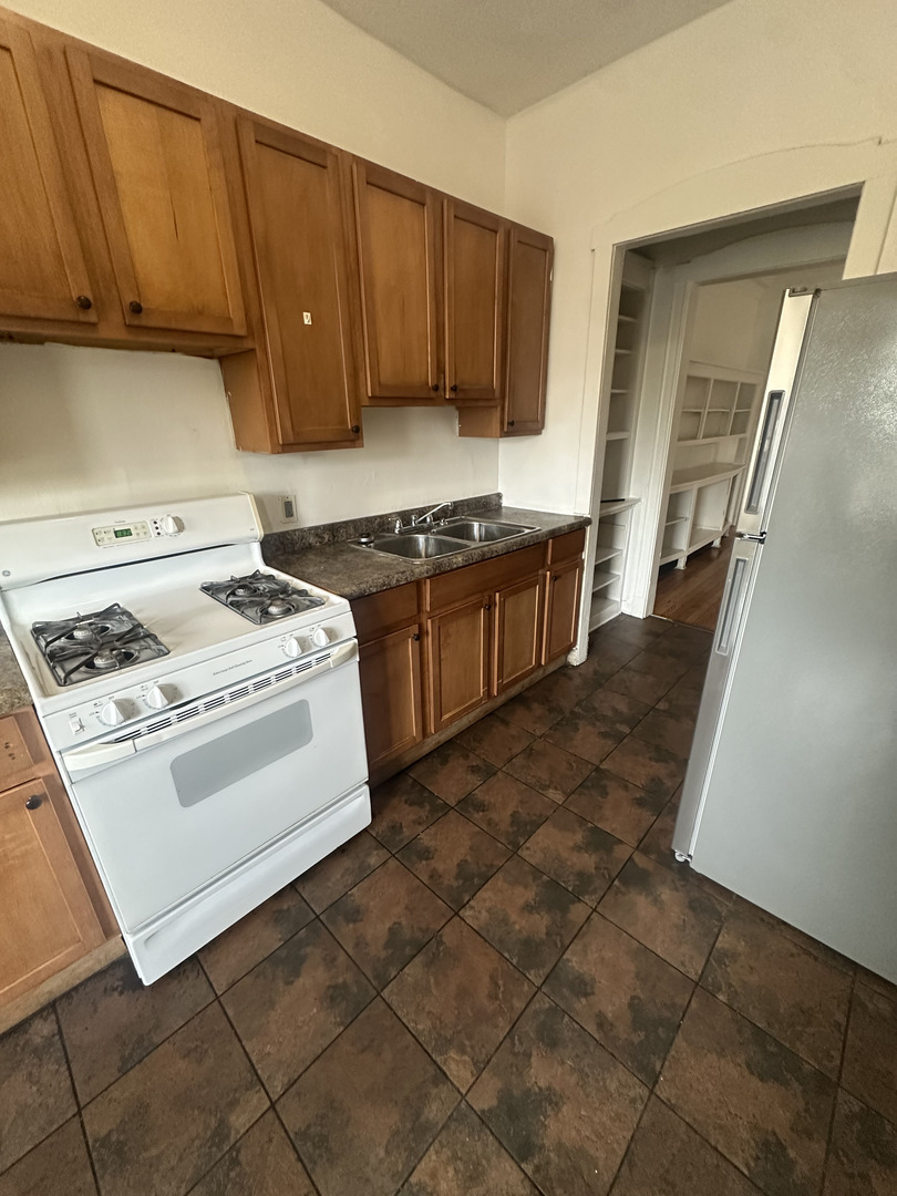 5849 S Michigan Avenue Property Photo 7