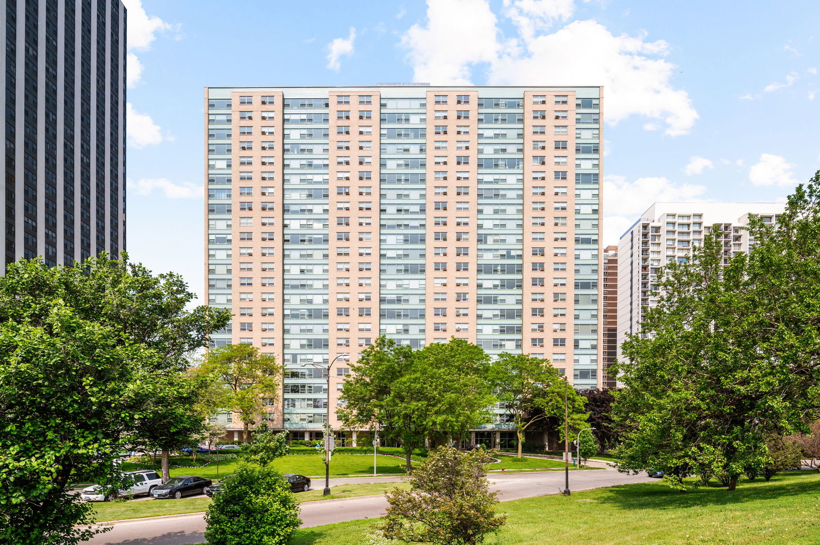 3180 N Lake Shore Drive 8A Property Photo 1