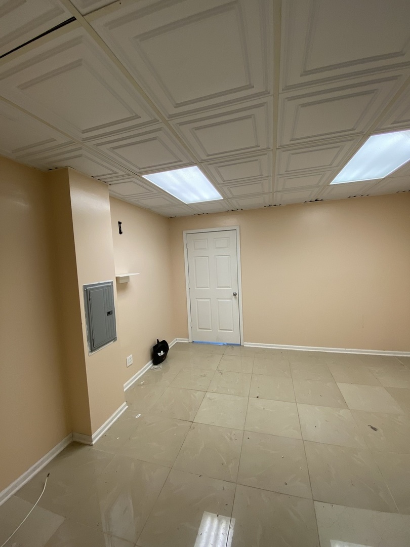 9449.5 S Ashland Avenue Property Photo 5