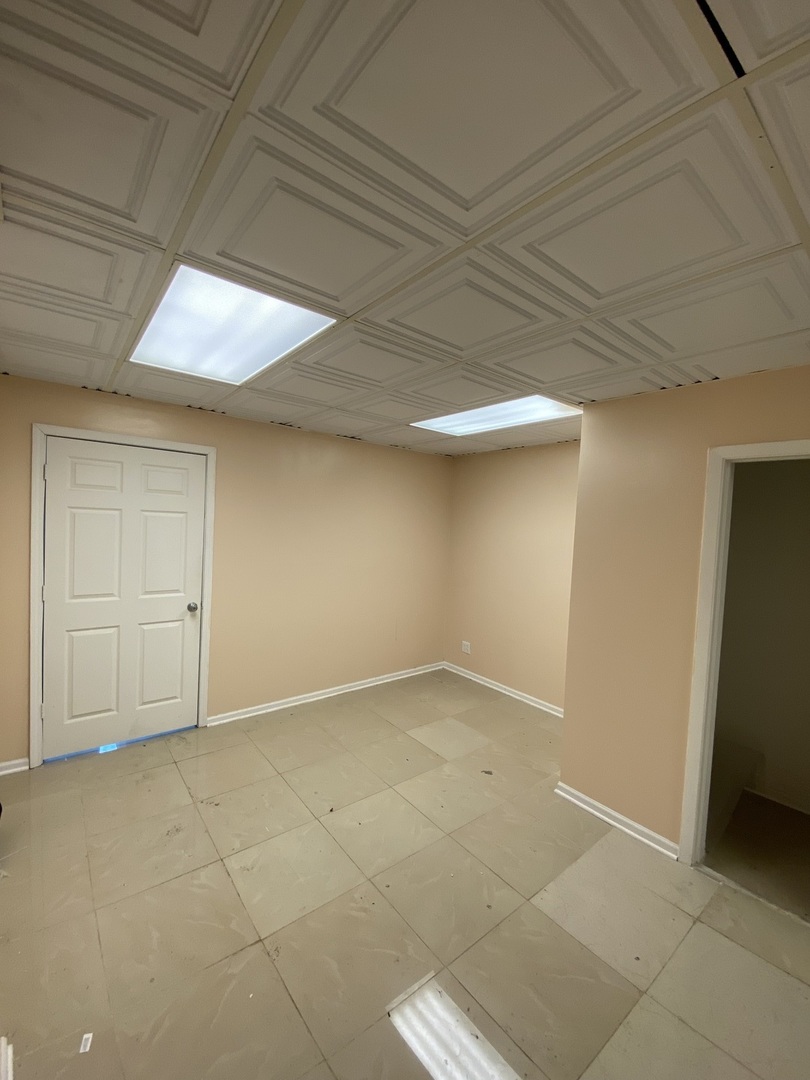 9449.5 S Ashland Avenue Property Photo 6