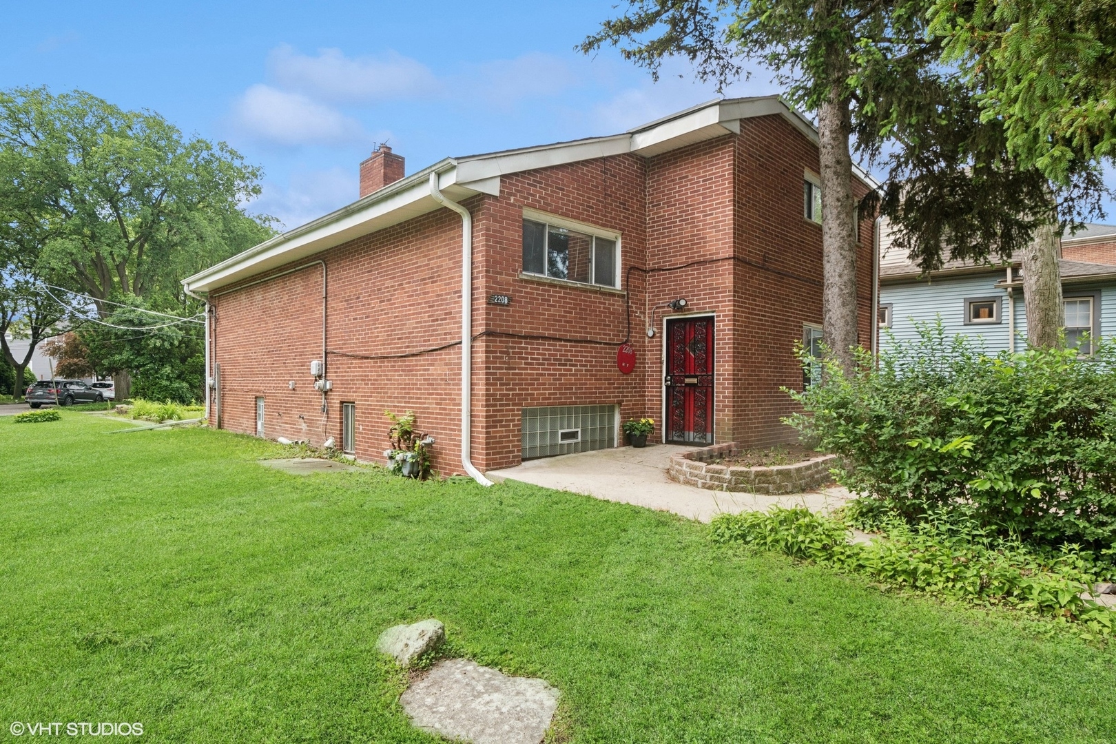 2208 Foster Street A Property Photo 1