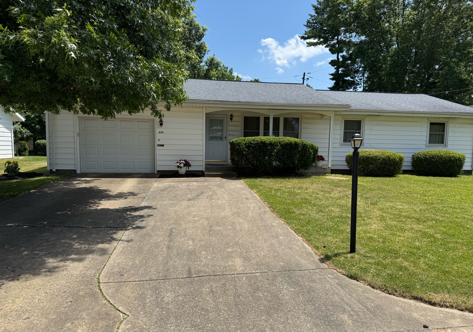 824 Kenton St Property Photo 1