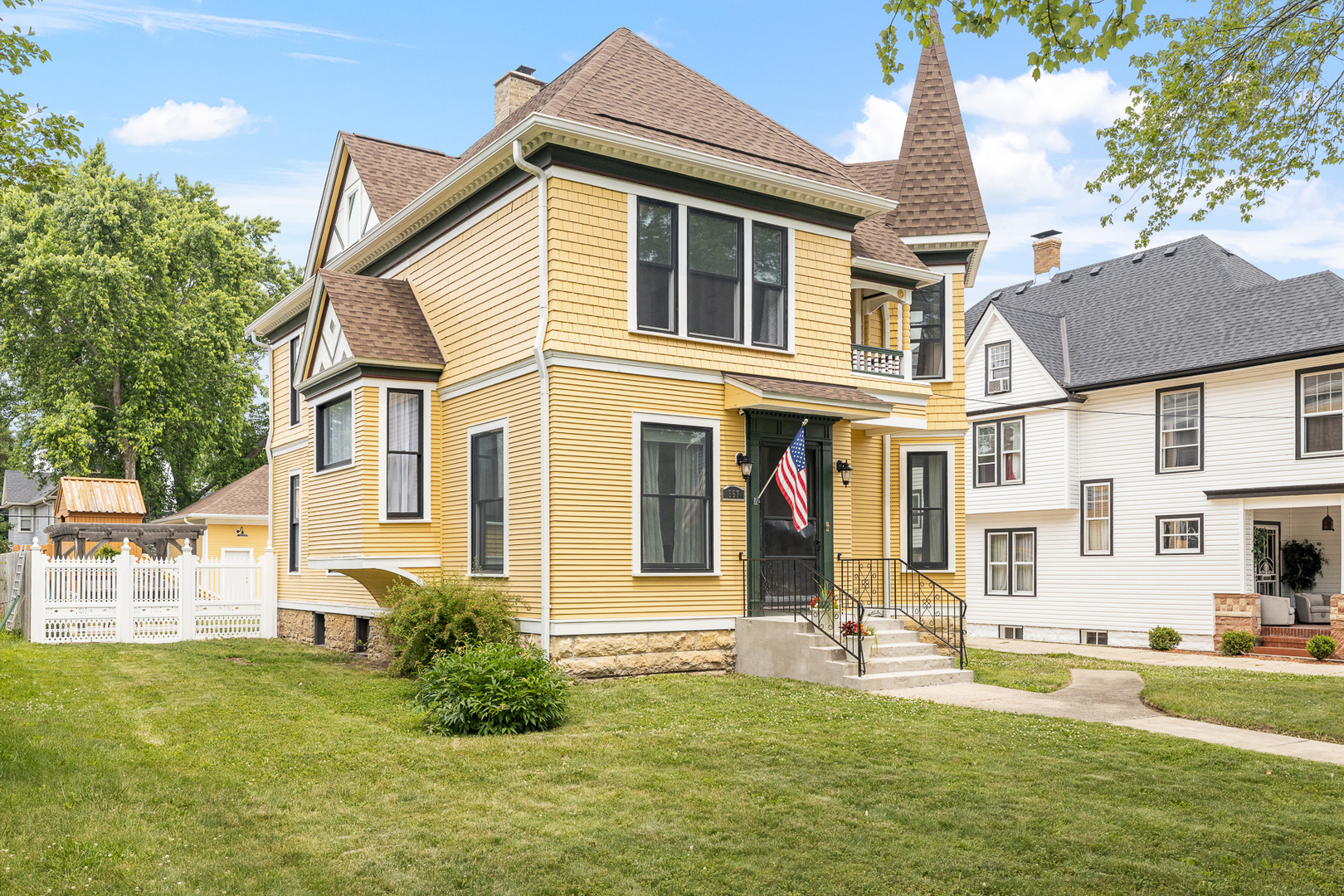 557 Garfield Avenue Property Photo 1