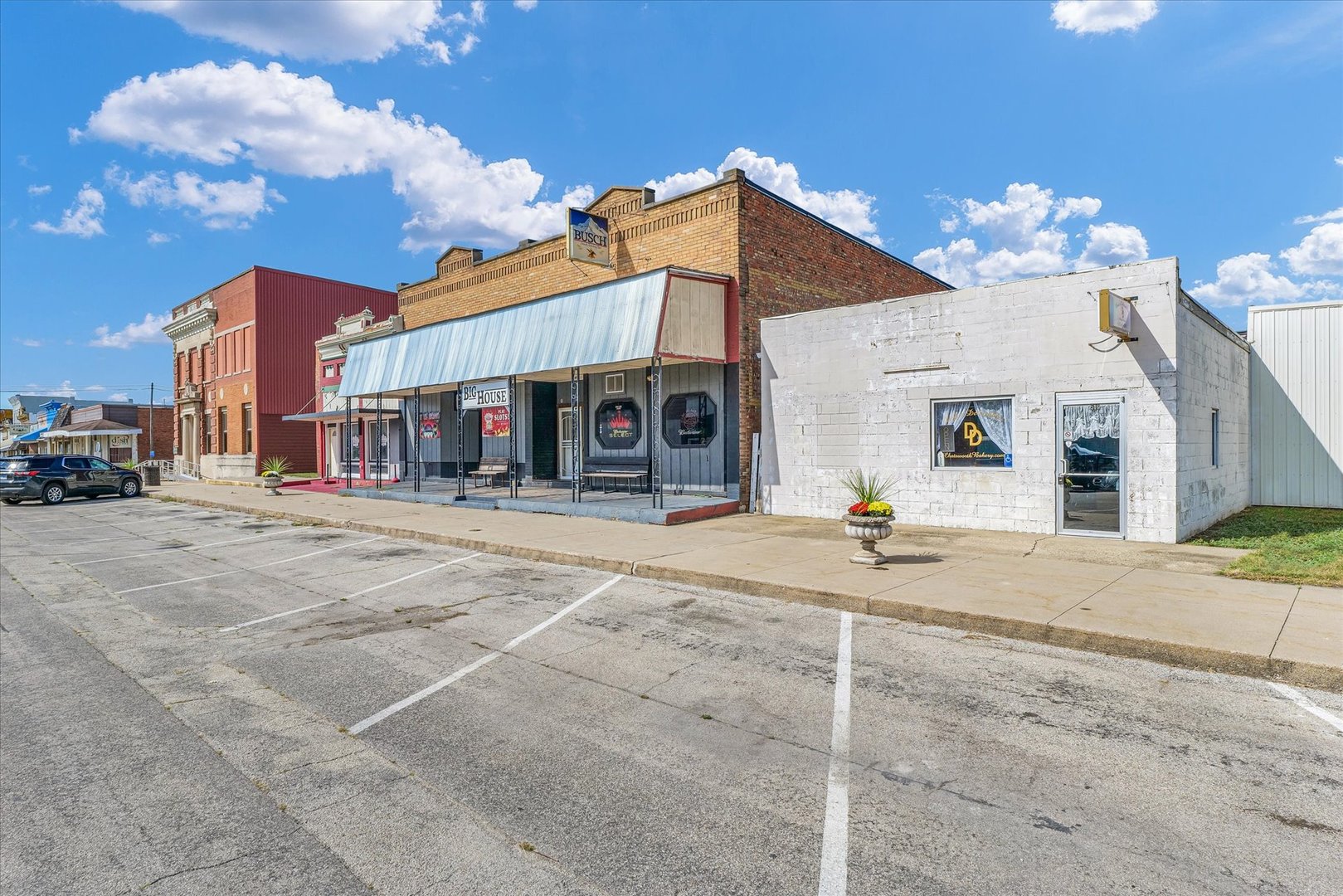 516 E Locust Street