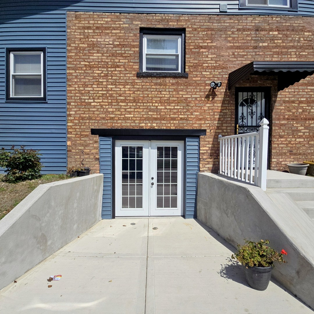 9712 W Shore Drive Property Photo 3