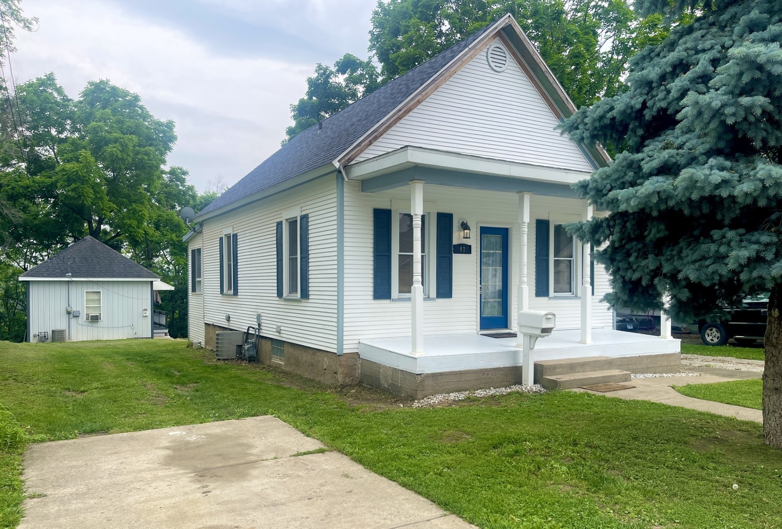 42 2nd Street Property Photo 1