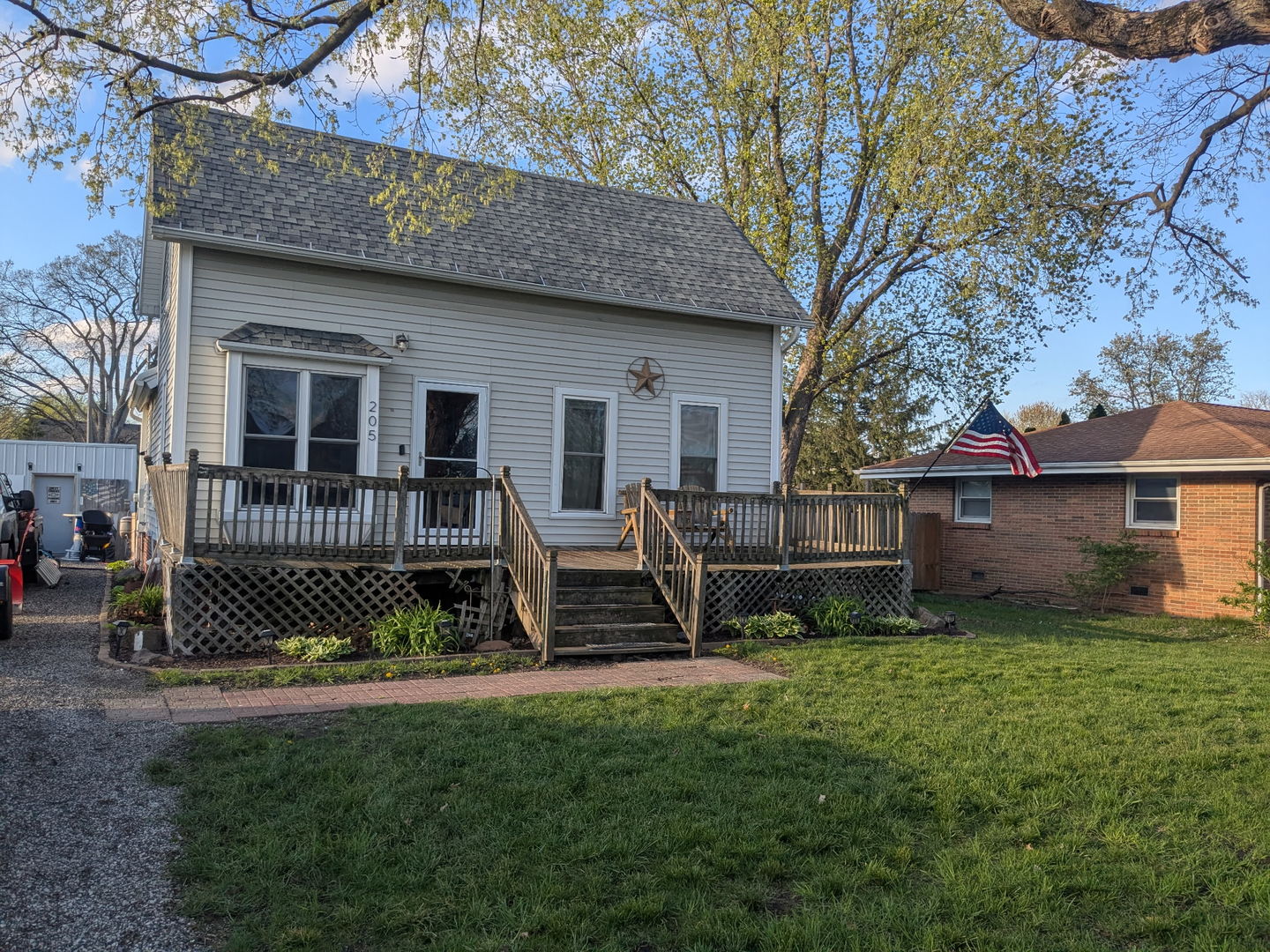 205 E South Street Property Photo 1