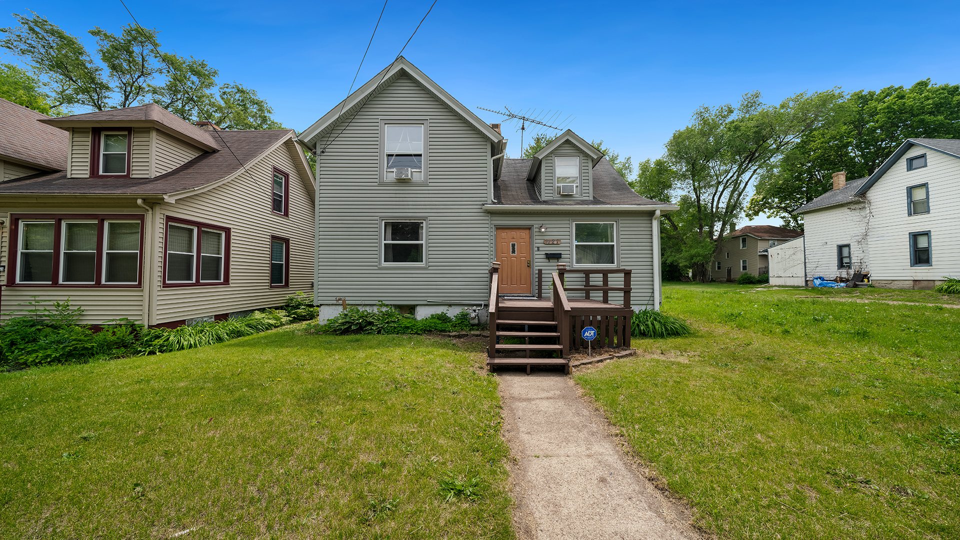 1127 Crosby Street Property Photo 1