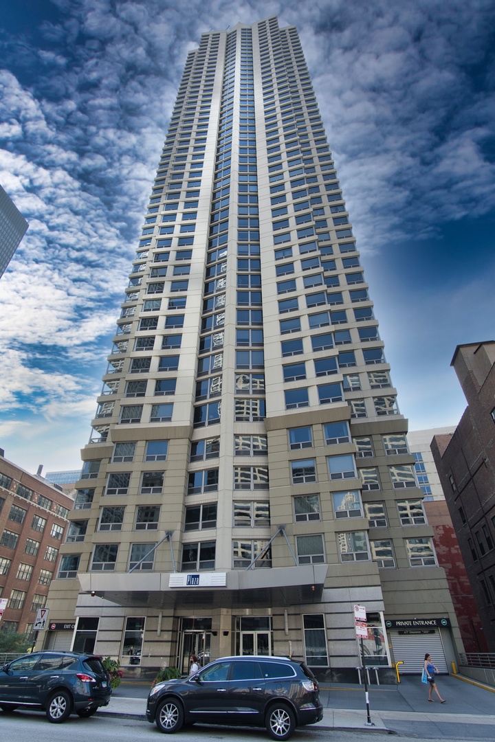 440 N Wabash Avenue P-128 Property Photo 1