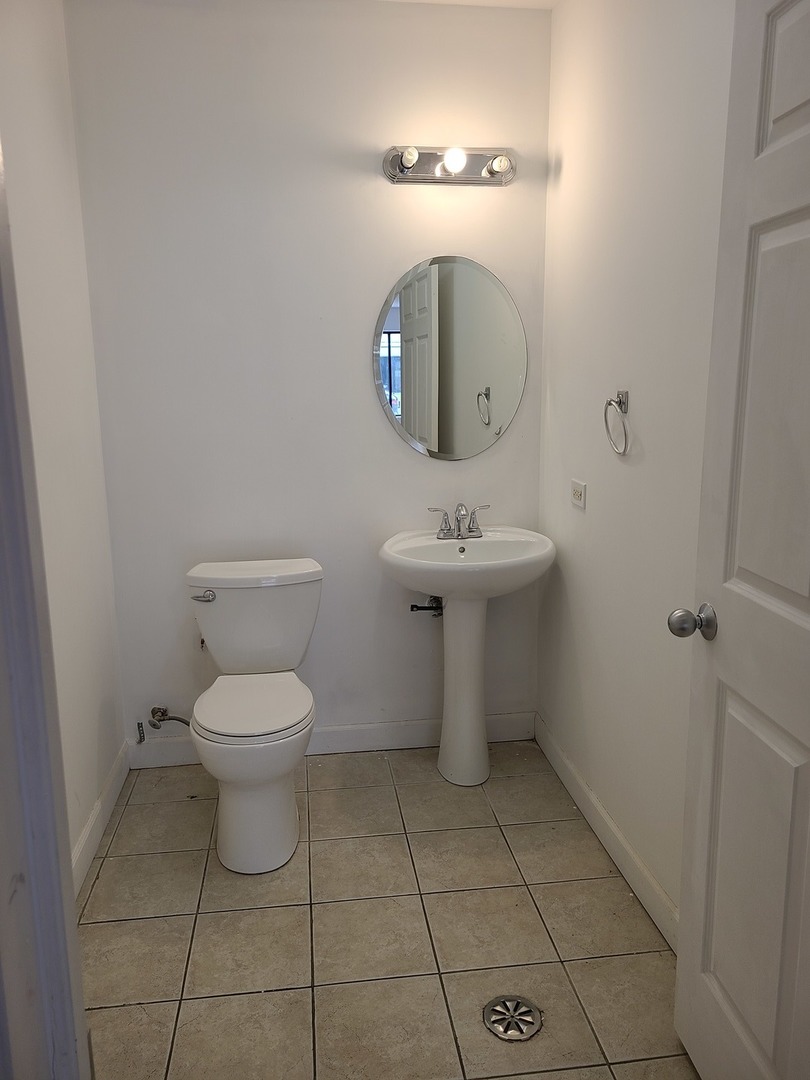 2207 N Western Avenue C3 Property Photo 9