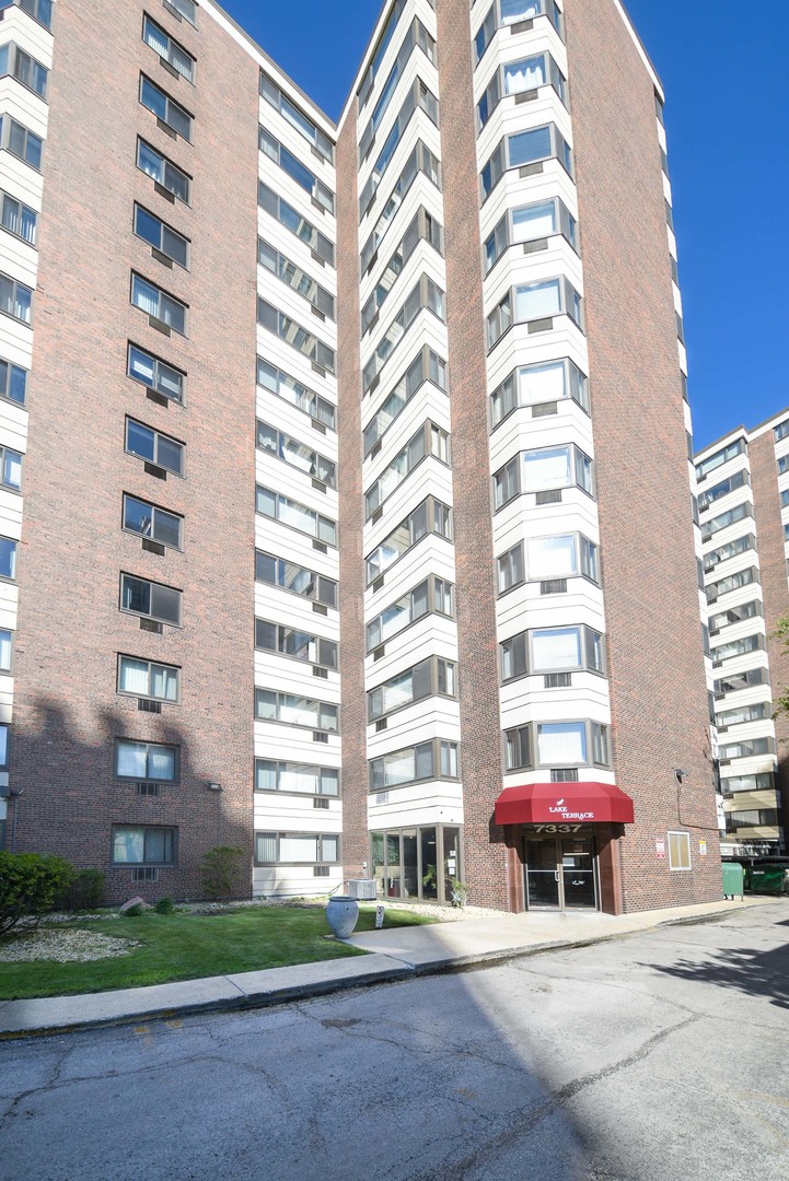 7337 S South Shore Drive 708 Property Photo 1