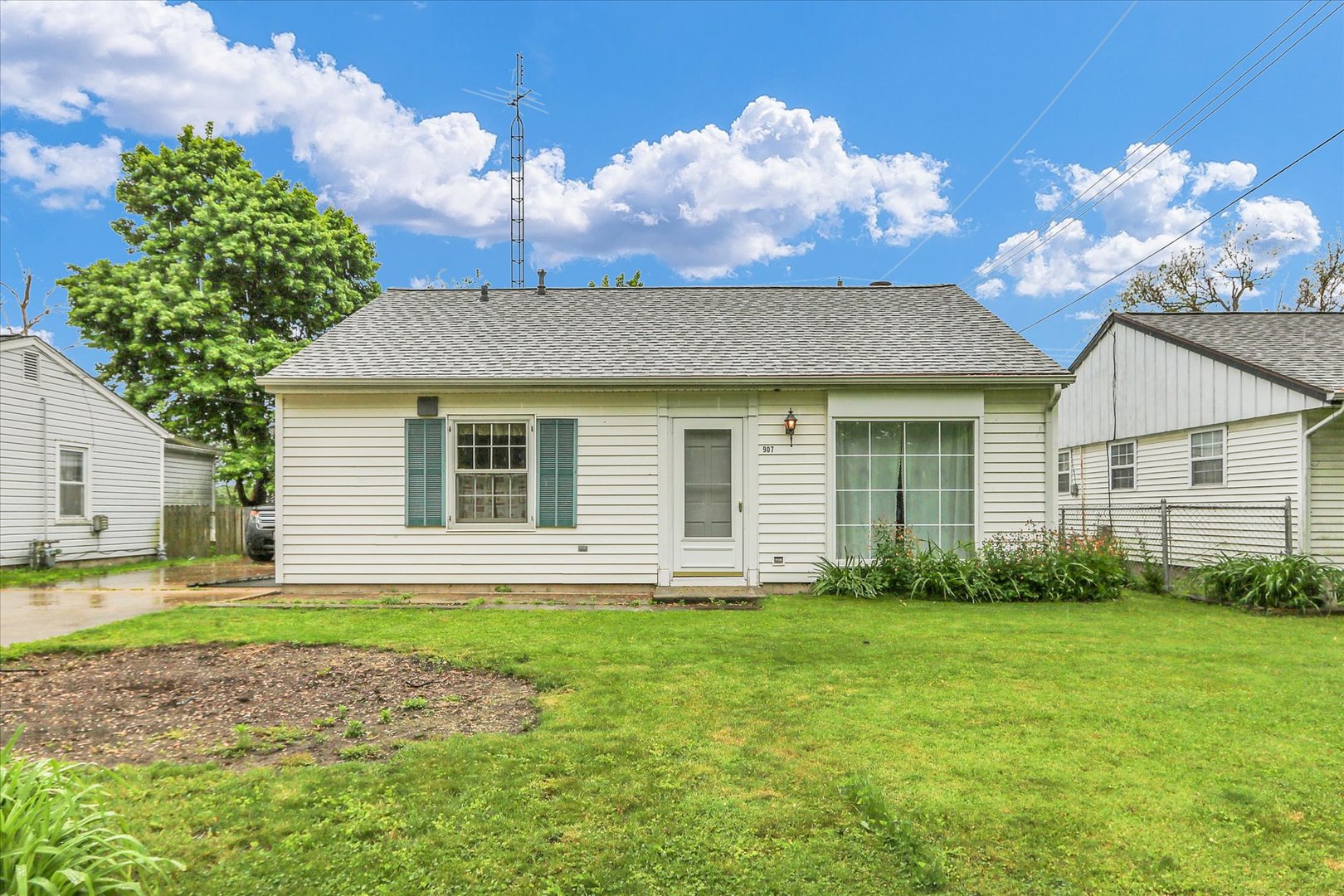 907 E Glenview Drive Property Photo 1