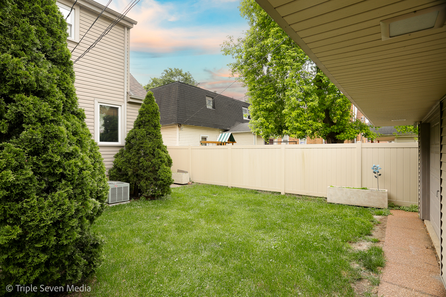 9422 Central Avenue Property Photo 16