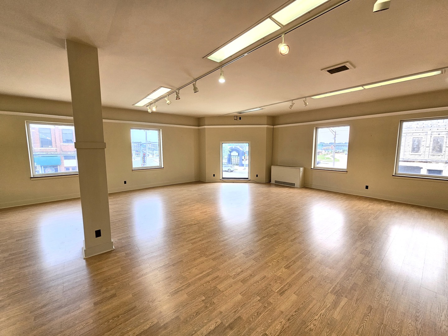 101 W 2nd Street Property Photo 19