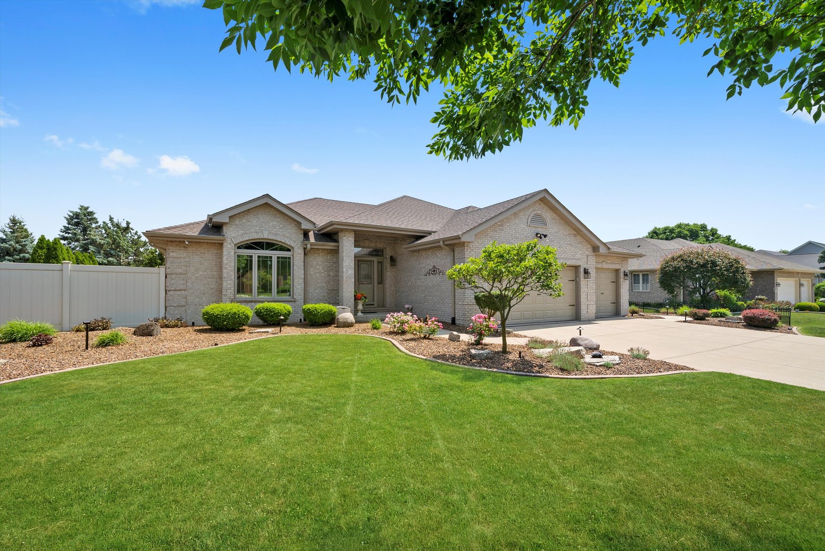 8707 Black Oak Avenue Property Photo 1