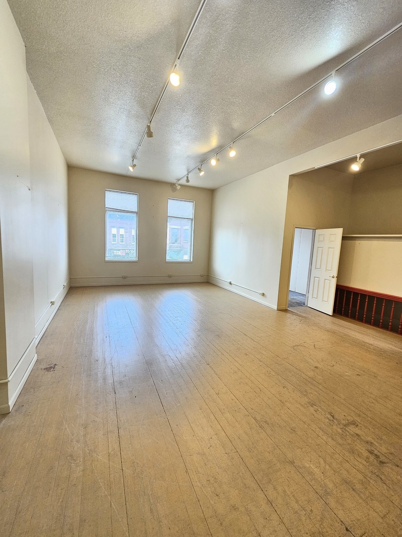 105 W 2nd Street Property Photo 7