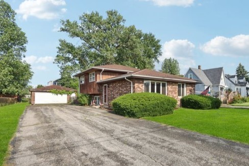 10956 S Nagle Avenue Property Photo 1