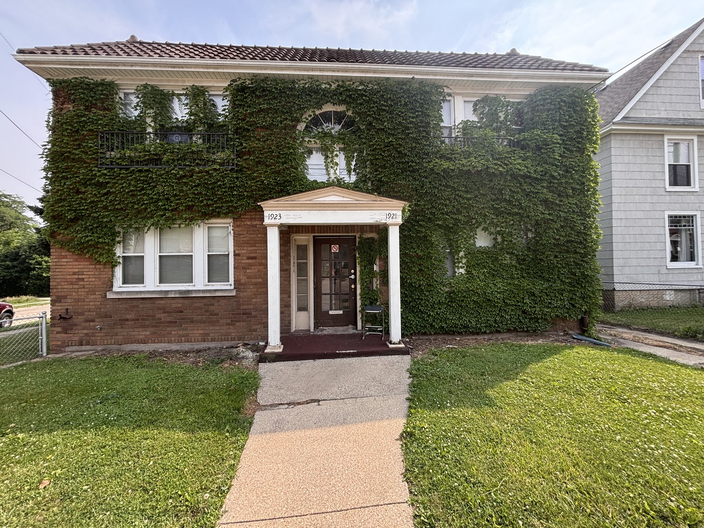 1921 Charles Street Property Photo 1