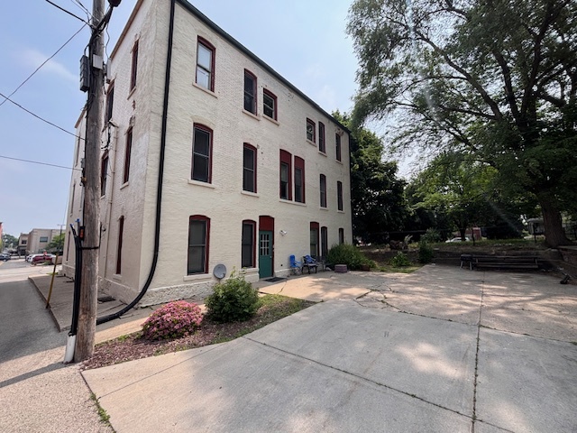 1921 Charles Street Property Photo 12