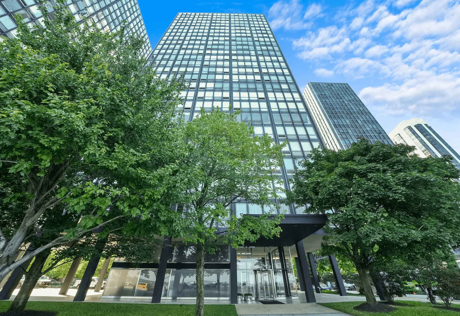 880 N Lake Shore Drive 19A Property Photo 1