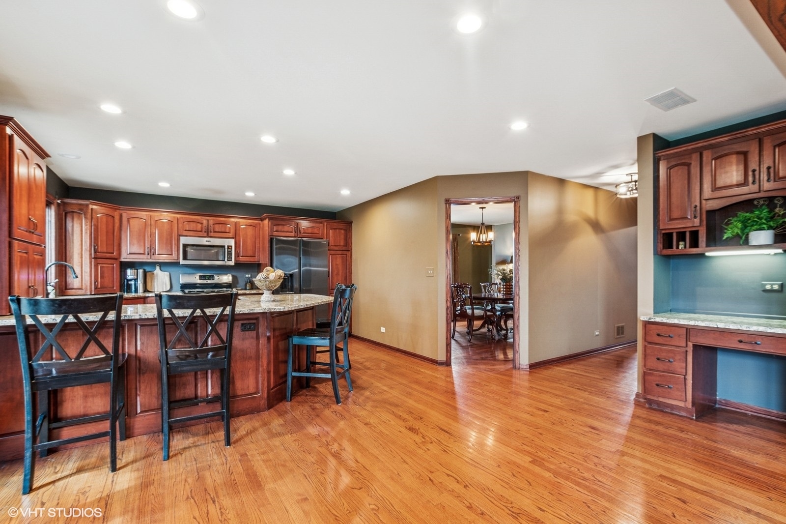 9228 S 55th Court Property Photo 8
