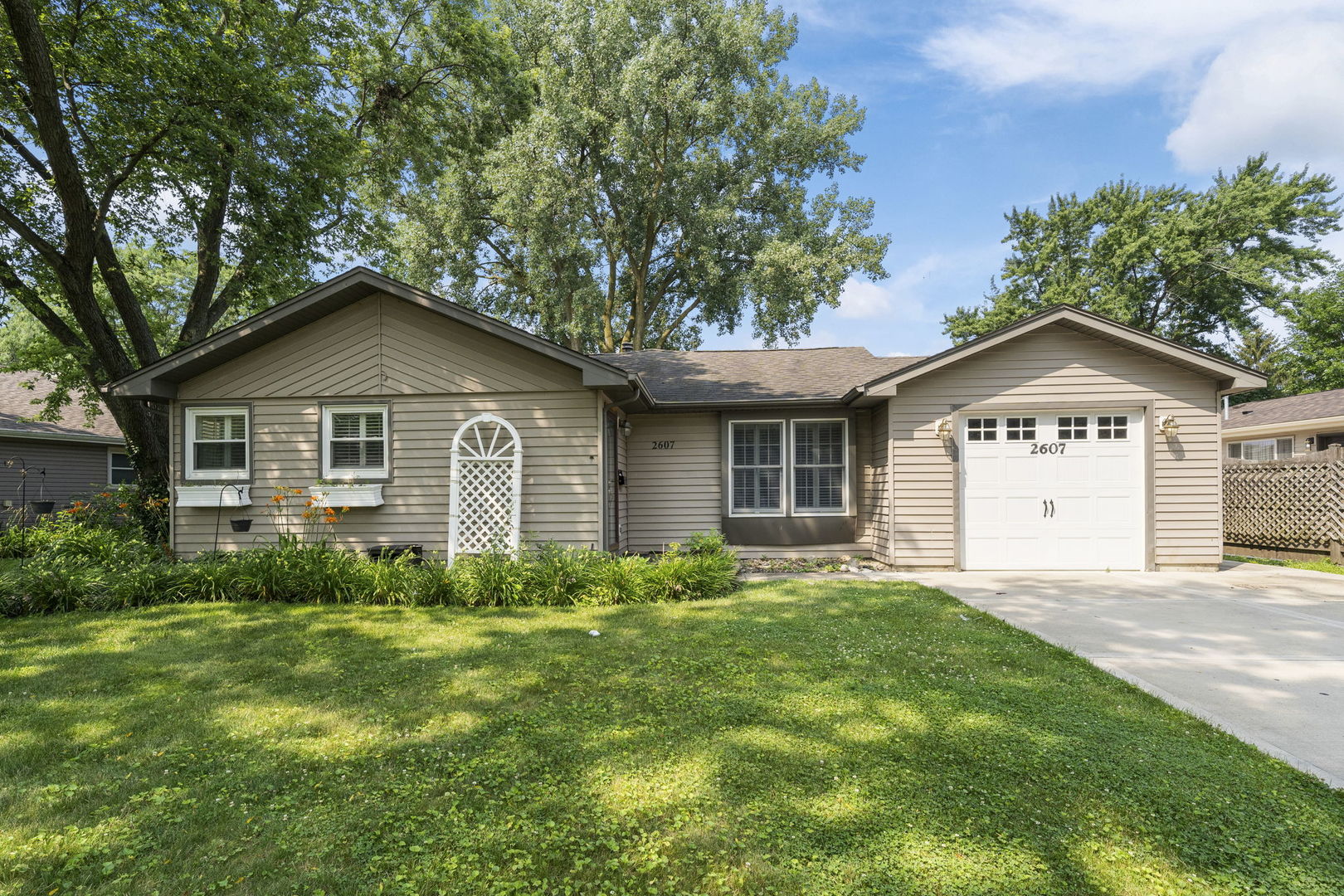 2607 School Drive Property Photo 1
