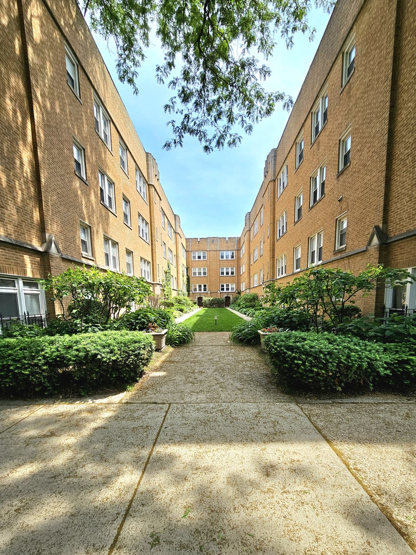 2537.5 Prairie Avenue 3n Property Photo 1