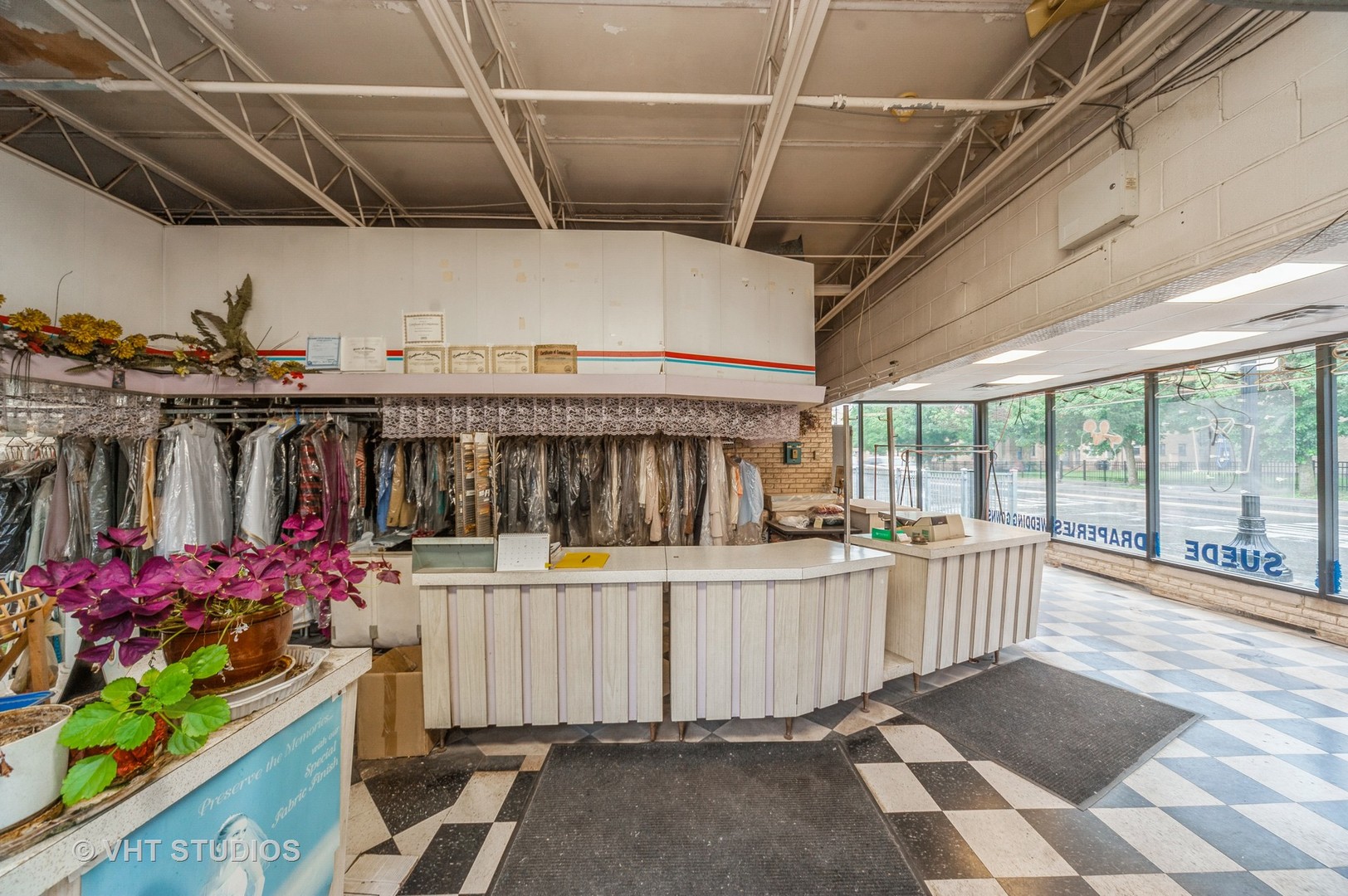 6124 W Irving Park Road Property Photo 4